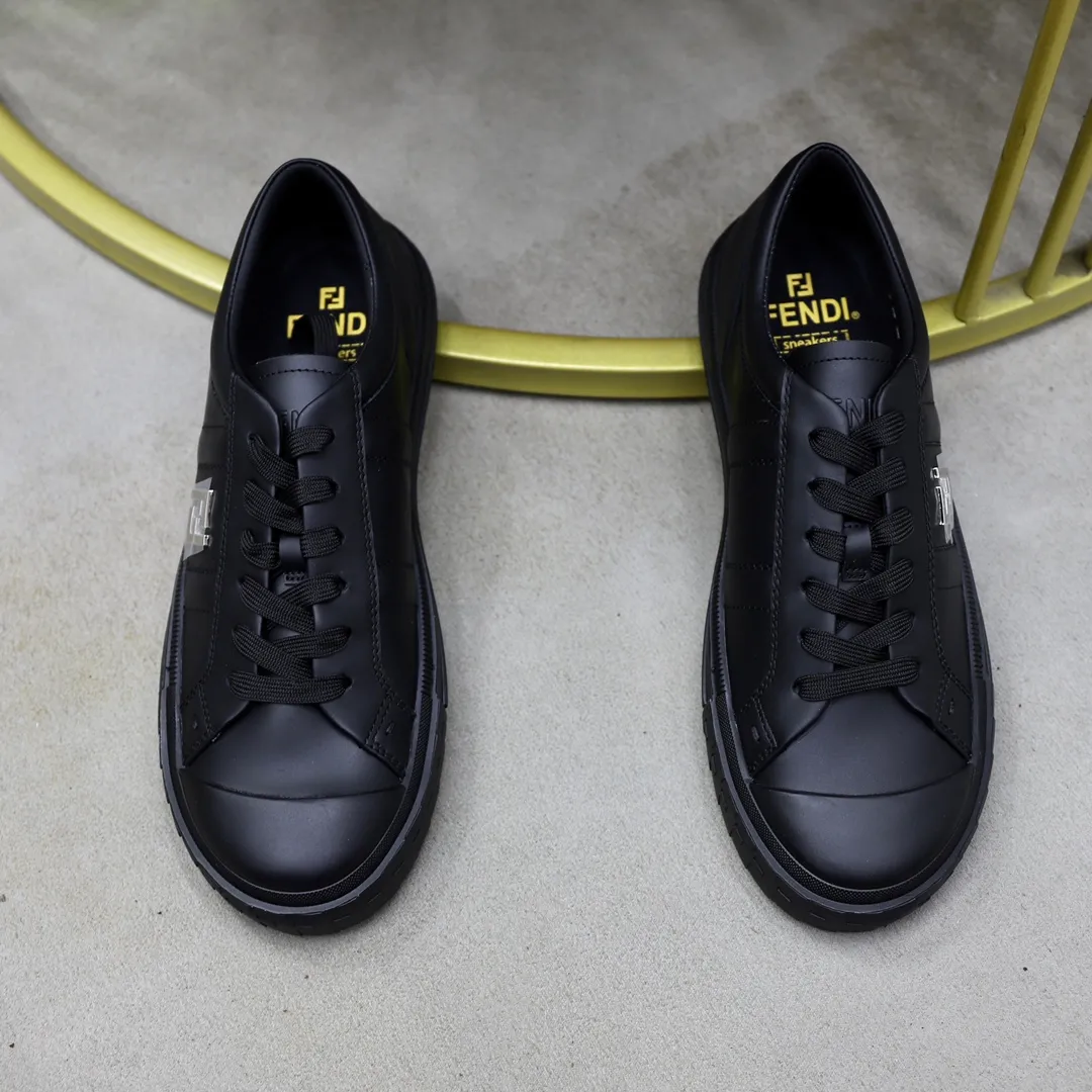 Factory price: 580💰Original order (couple model) Brand: FENDI Fendi🙅‍♂️🙅‍♂️🙅‍♂️ Size: Female 35–40, Male 39-44 (45 can be customized) Grade: Official website genuine Material: Imported original cowhide upper Original comfortable lining TPU wear-resistant lightweight outsole Style category: Loafers New trendy shoes color: actual picture color